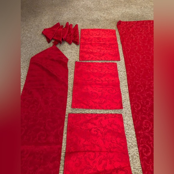 Christmas Holiday Linens Tablecloth Large 57”X101” W/Napkins,Runner, Placemats - Picture 2 of 8